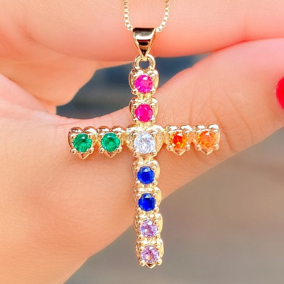 Colar com Pingente de Cruz em Zircônias -  
