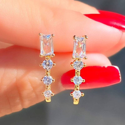 Brinco Ear Cuff Cravejado em Micro Zircônias - 